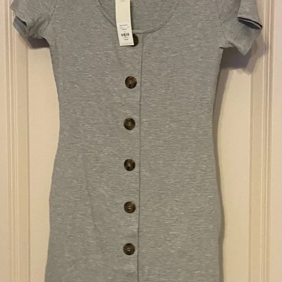 NWT Alya Sz-S Fitted Stretchy Ribbed Mini Tee Shirt Dress w/Eight Faux Buttons🎄 - Picture 3 of 16
